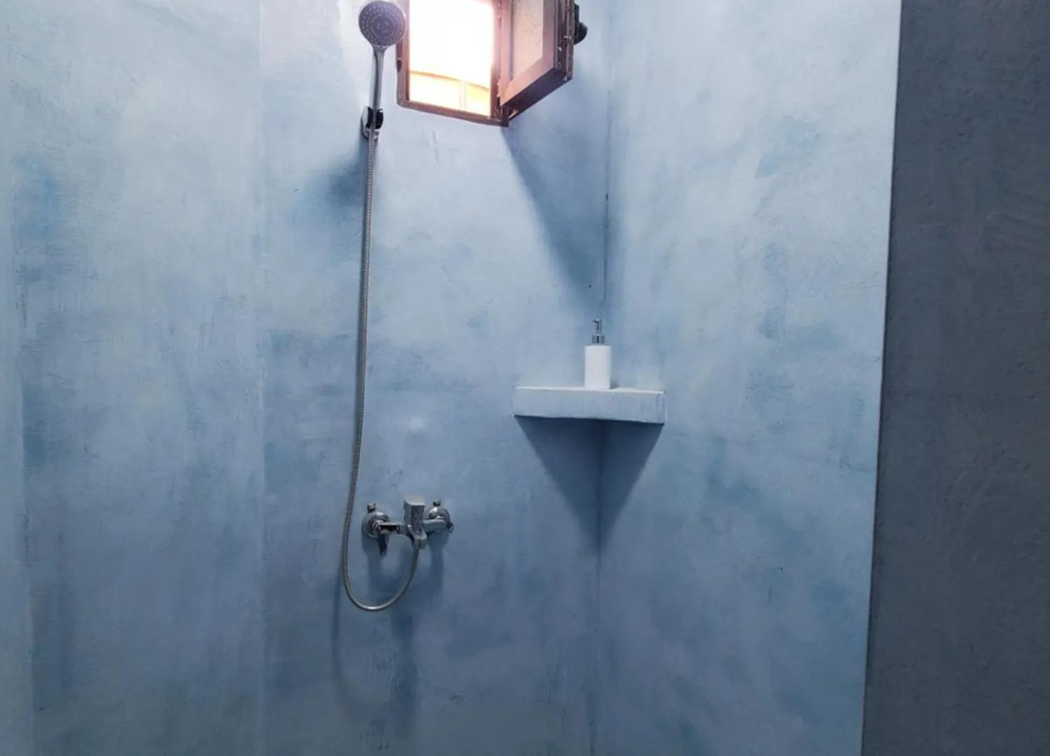 Wander Luxe Hostel Tirana 0*,  Albania