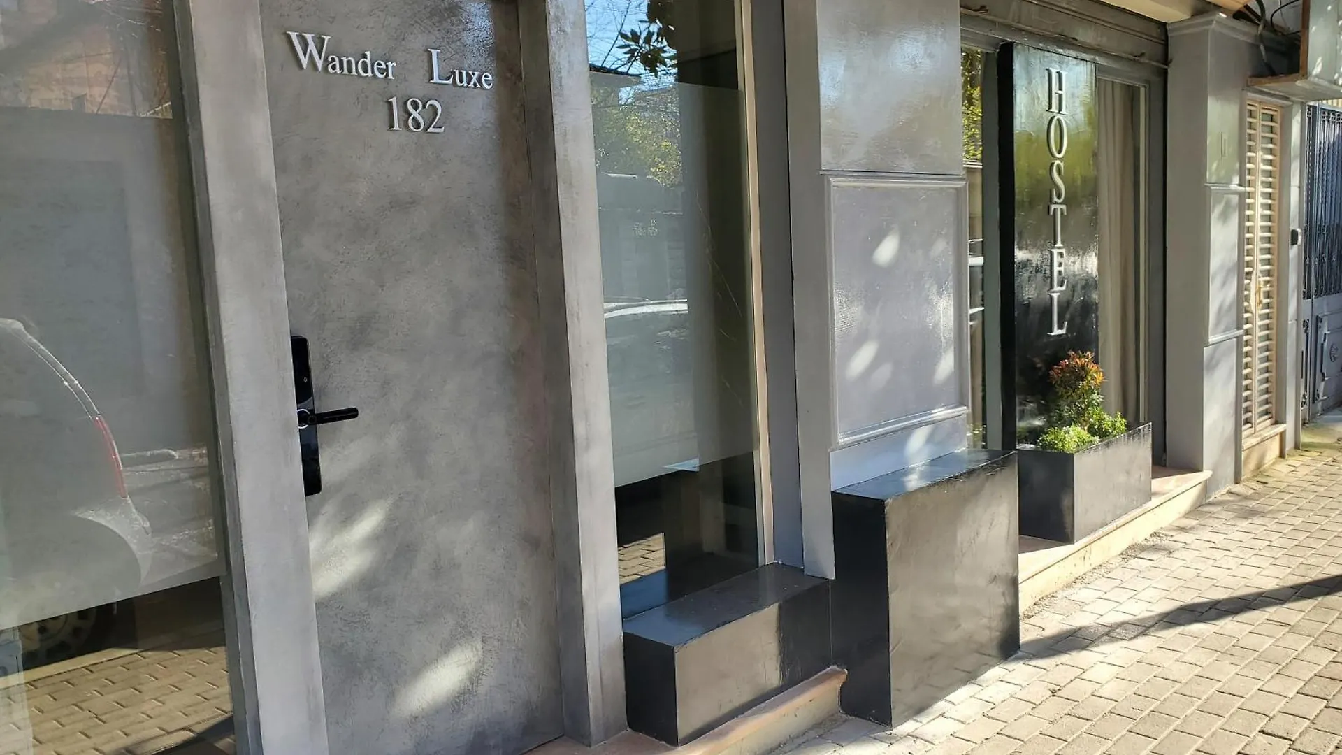 Wander Luxe Hostel Tirana 0*,  Albania
